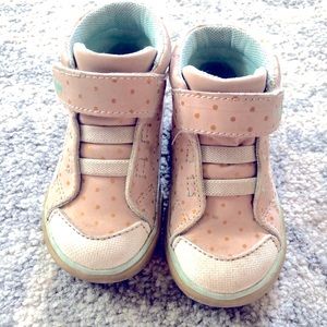 T size 5 See Kai Run Girls Sneakers